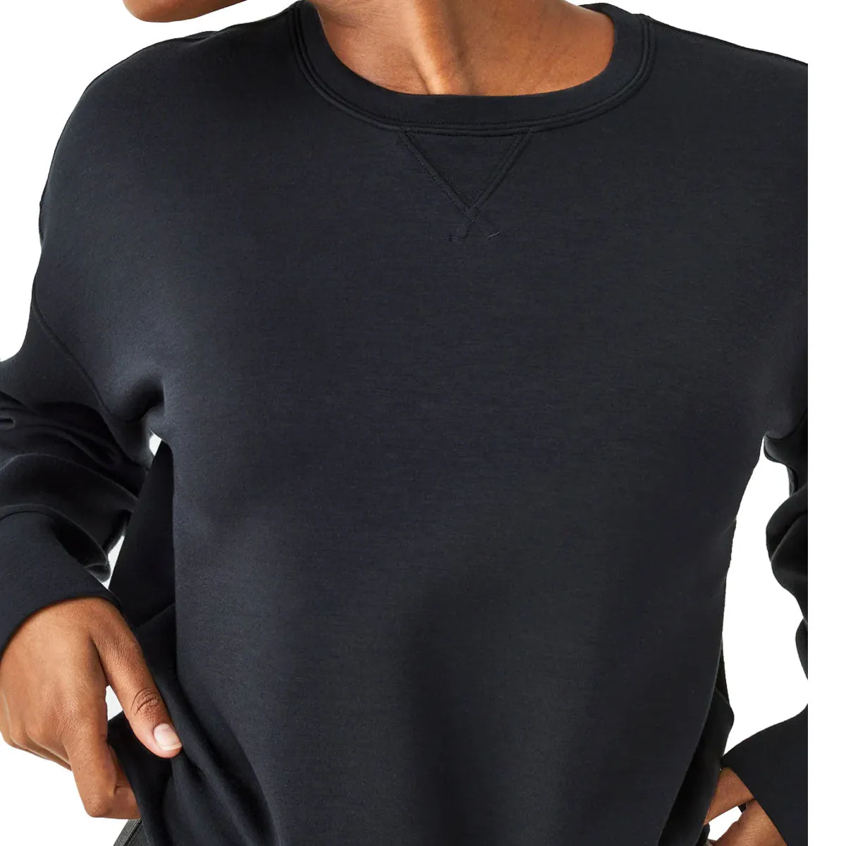 50347R Air Essentials Long-Sleeve Crewneck | Very Black