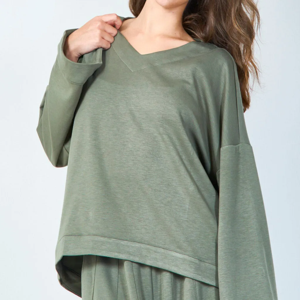 Oversized V-neck sweatshirt with drop shoulders wholesale