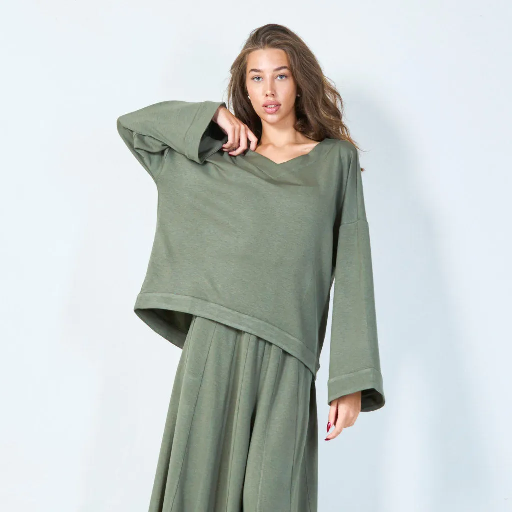 Oversized V-neck sweatshirt with drop shoulders wholesale