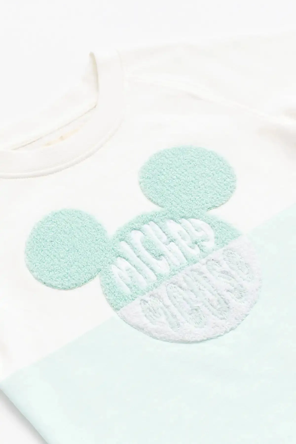 SALE - Embroidered Crewneck Sweatshirt_Summer Mickey Mouse