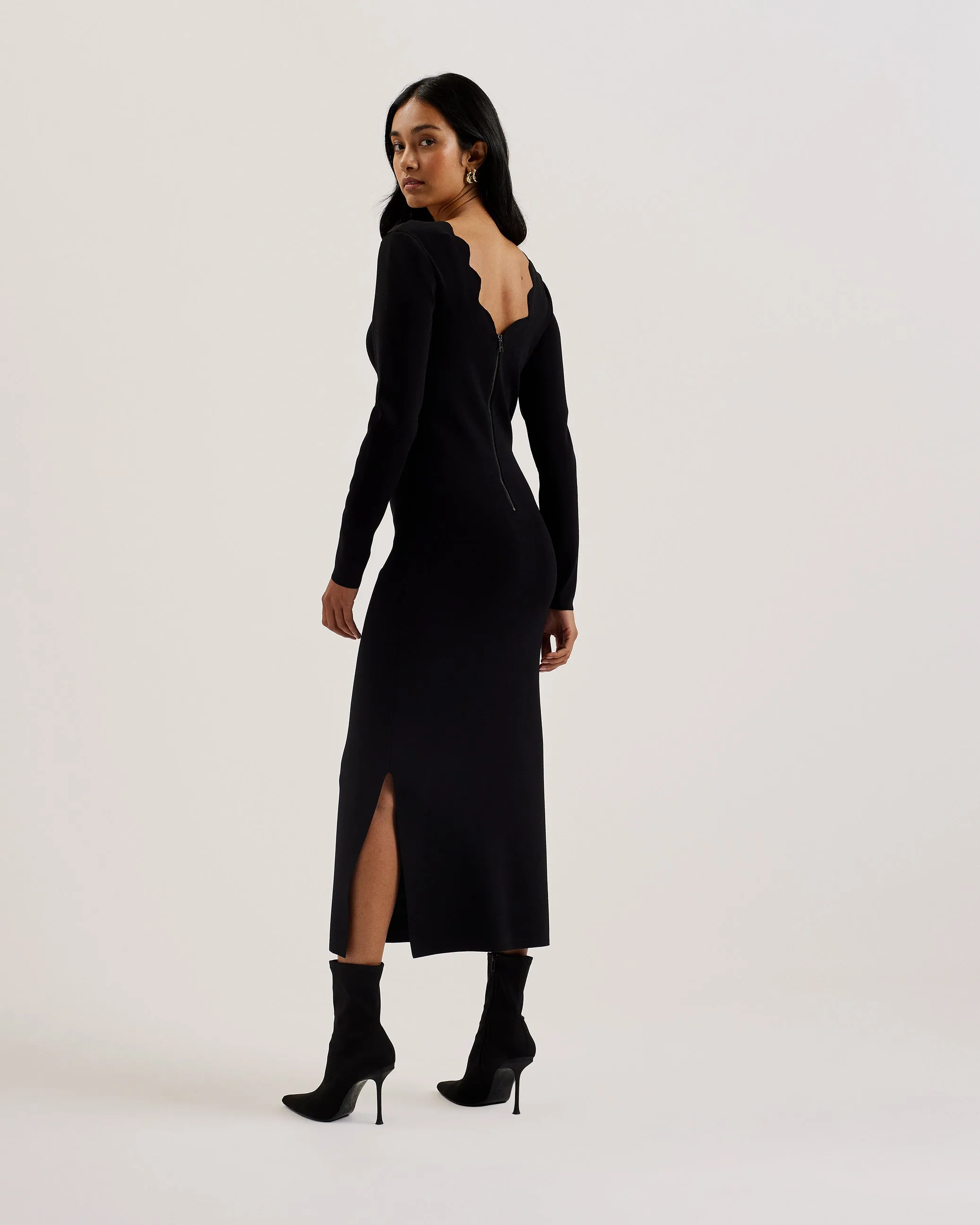 Sharmha Scallop Detailed Bodycon Midi Knit Dress Black