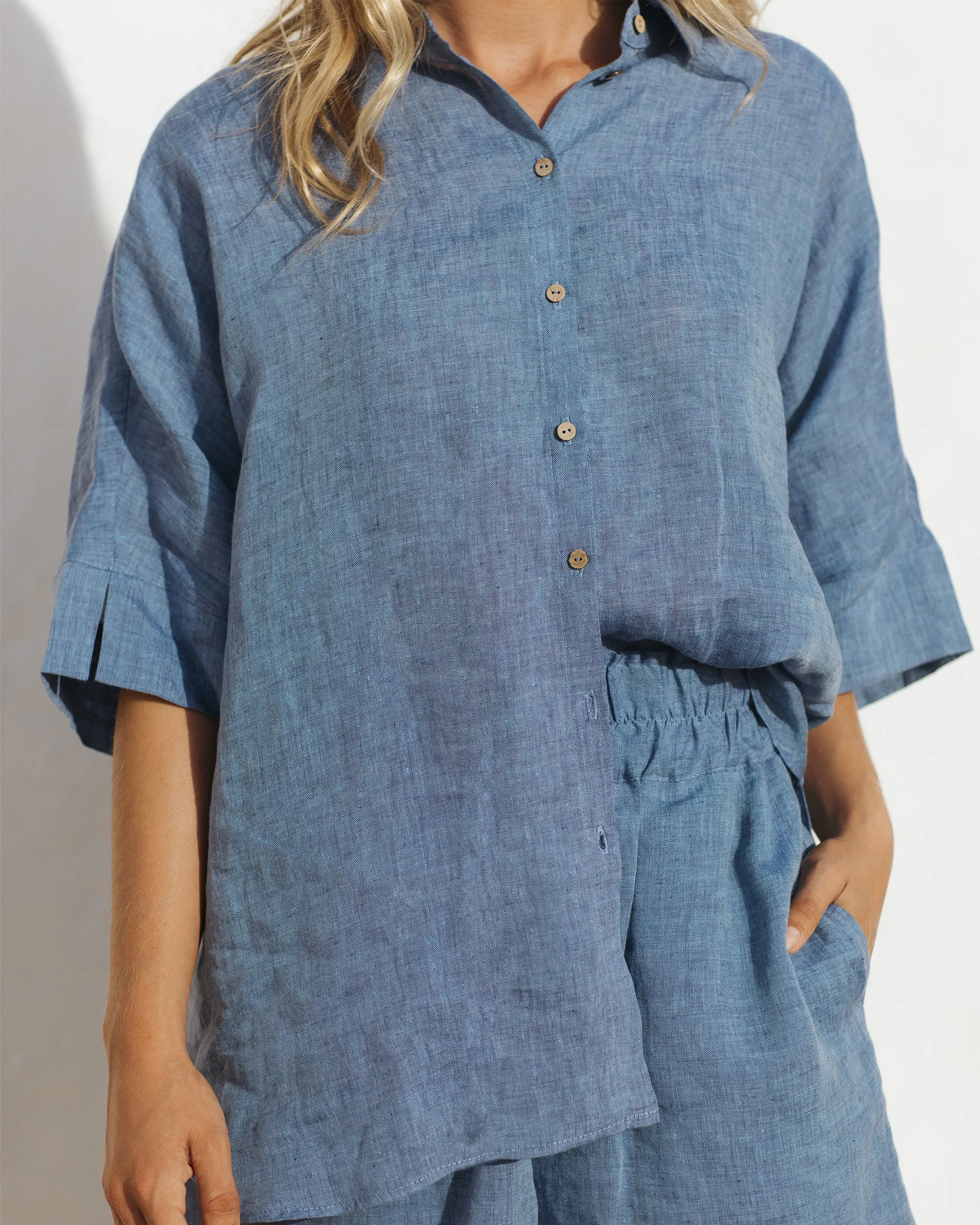 Short-sleeved linen top CABRERA in Denim chambray